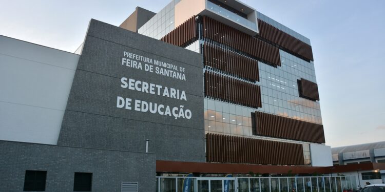 Prefeitura de Feira nomeia 29 novos professores efetivos aprovados em concurso público