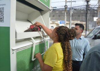 Feirenses já podem doar roupas e sapatos em contêiner no estacionamento da Prefeitura
