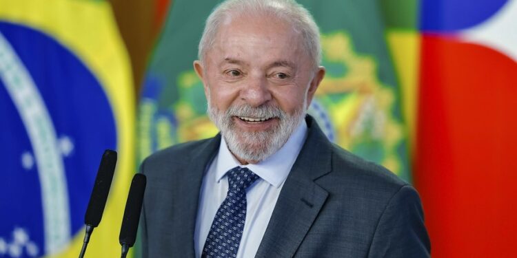 Datafolha: Lula lidera no 1º turno, mas empata com Tarcísio e Bolsonaro em cenários do 2º turno