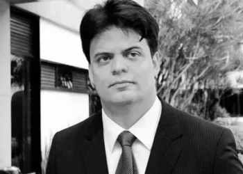 Daniel Keller é sepultado em Salvador em cerimônia restrita