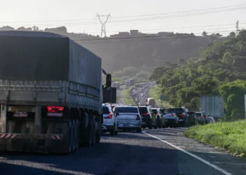 Retorno do São João deve ser o mais intenso nas estradas desde a pandemia; confira alternativas para fugir da BR-324