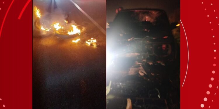 Duas pessoas morrem em acidente envolvendo motocicleta e carro em estrada da Bahia