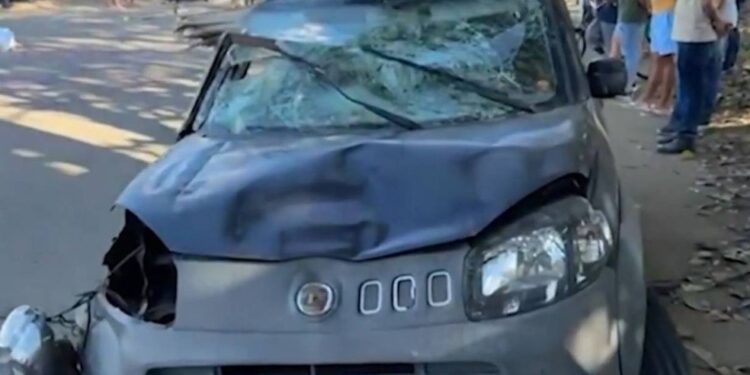 Uma pessoa morre e duas ficam feridas após acidente na Bahia; vítima passava pela rua quando foi atingida