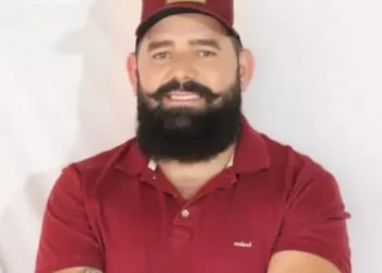 Cantor de forró morre após passar mal em apresentação na Bahia