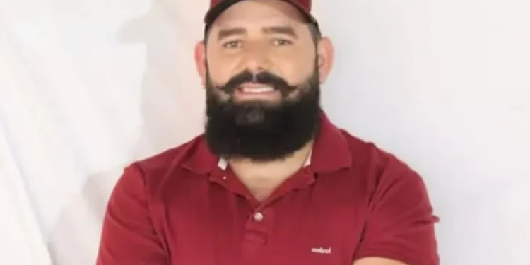 Cantor de forró morre após passar mal em apresentação na Bahia