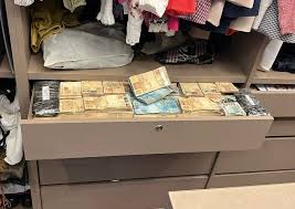 Dinheiro é encontrado em gavetas durante operação da PF contra desvios milionários de emendas parlamentares na Bahia