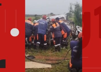 Três pessoas morrem e duas ficam feridas após batida entre carro e caminhão na Bahia; vítimas estavam em festa junina