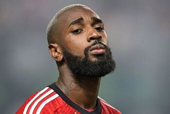 “Traidor”: torcida do Flamengo detona Gerson em embarque para o Mundial