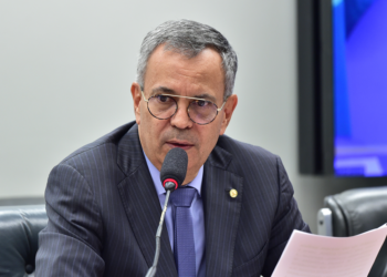 Dinheiro é encontrado em gavetas durante operação da PF contra desvios milionários de emendas parlamentares na Bahia