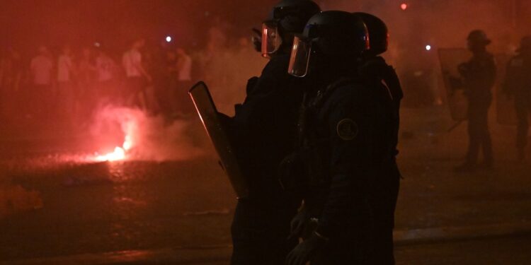 Festa do título do PSG na Champions termina com mais de 500 detidos e duas mortes