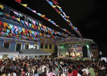 Pesquisa aponta que comércio local cresce 61% durante festejos de São João na Bahia