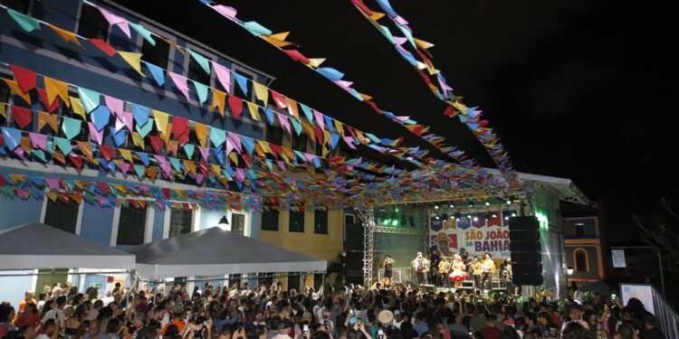 Pesquisa aponta que comércio local cresce 61% durante festejos de São João na Bahia