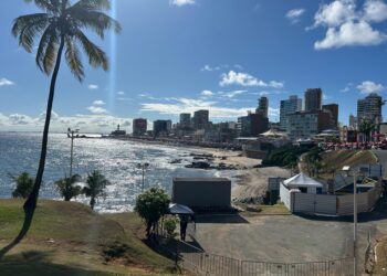Duas pessoas morrem afogadas em praias de Salvador no fim de semana