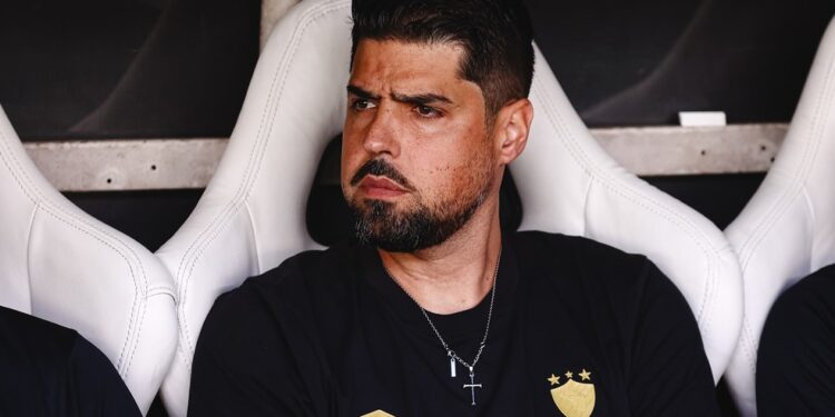 Sport demite técnico António Oliveira após quatro jogos no comando