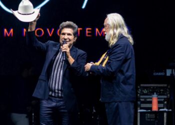 Cantor Daniel doa chapéu para leilão em prol de obras sociais de paróquia na Bahia