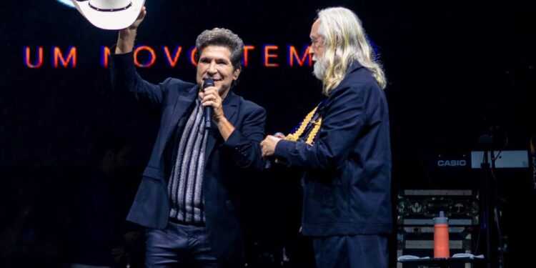 Cantor Daniel doa chapéu para leilão em prol de obras sociais de paróquia na Bahia