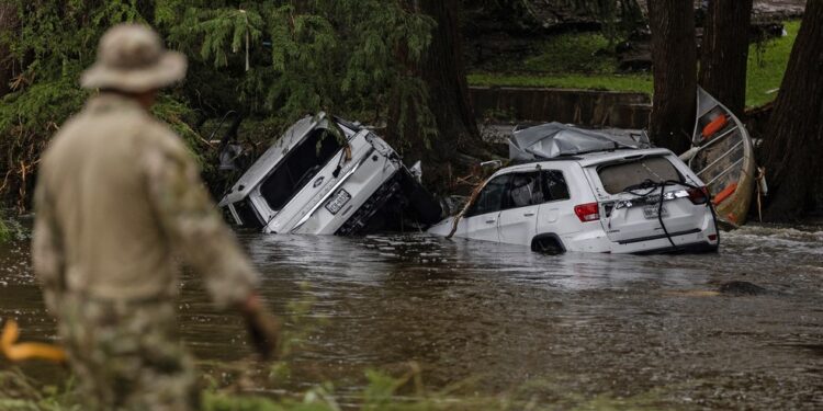 Chuva no Texas: excesso de umidade virou ‘combustível’ para rio subir 9 metros em 2 horas