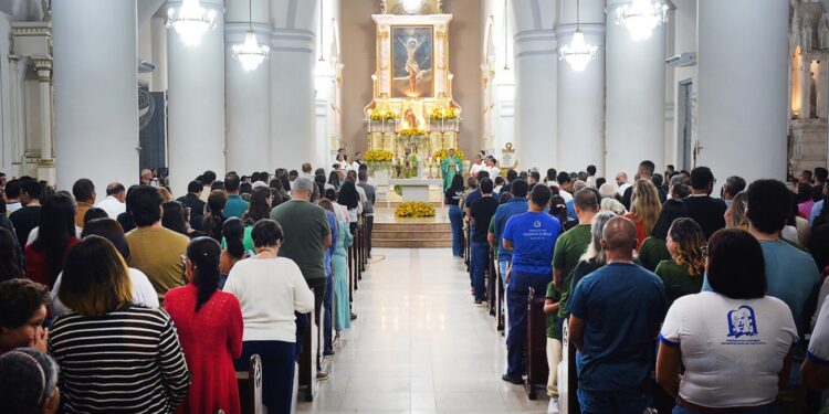 Missa solene marca lançamento da Festa de Sant`Ana 2025, padroeira de Feira de Santana