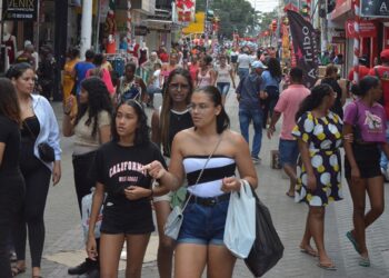 Comércio e serviços lideram ofertas de emprego da Casa do Trabalhador nesta quinta-feira (10)