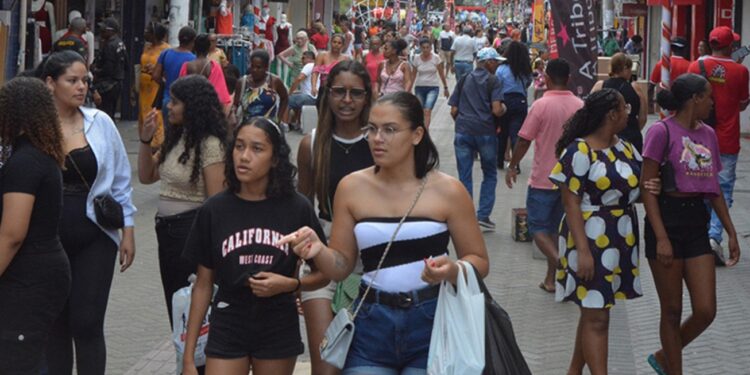 Comércio e serviços lideram ofertas de emprego da Casa do Trabalhador nesta quinta-feira (10)