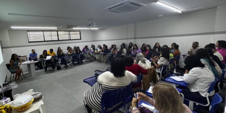 Profissionais da saúde mental iniciam curso de capacitação para aprimorar a assistência