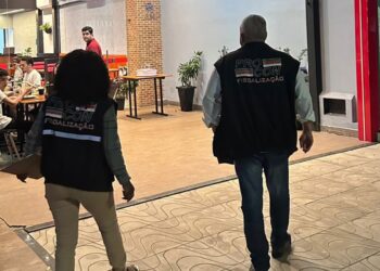 Procon fiscaliza pizzarias em Feira de Santana e orienta sobre cobrança indevida de pizzas com dois sabores