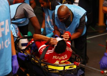 PSG x Bayern: Musiala sofre grave lesão no fim do primeiro tempo; a imagem é forte