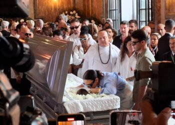 Ivete Sangalo e outros amigos baianos se despedem de Preta Gil no Rio de Janeiro