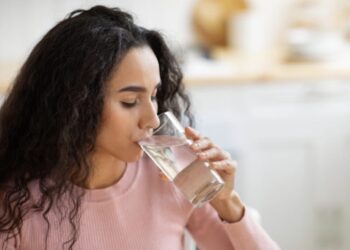 Infecções urinárias crescem no inverno: falta de hidratação e cuidados aumentam risco, alerta especialista.