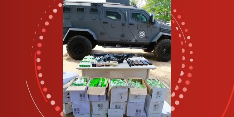 Operação apreende dois fuzis e 891 frascos de lança-perfumes em Salvador