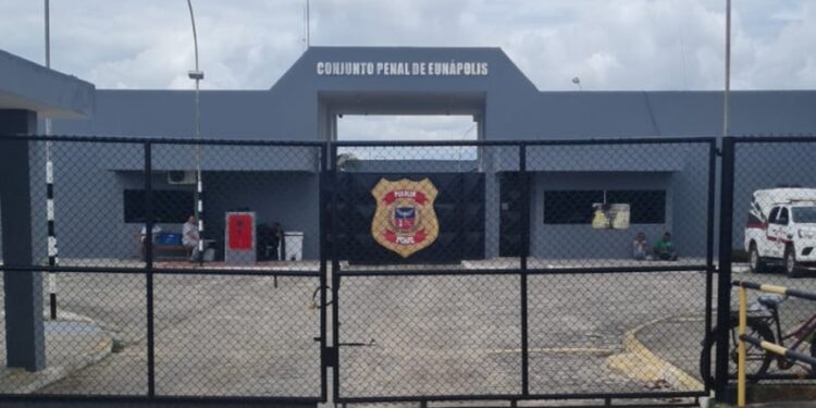 Ex-diretora suspeita de facilitar fuga de 16 presos na BA é investigada por morte de jovem que a teria chamado de ‘miliciana’