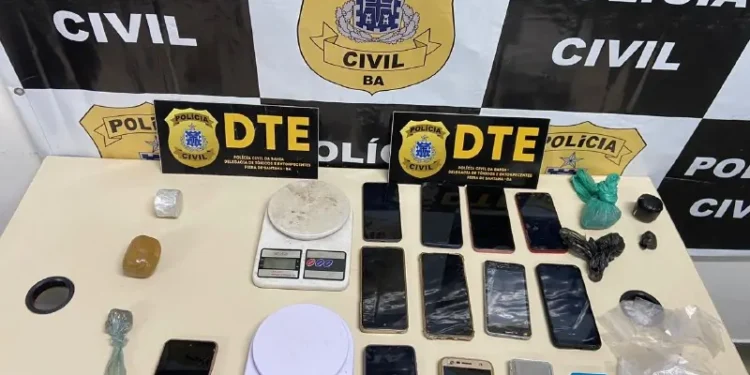 Polícia Civil prende duas mulheres em flagrante por tráfico de drogas em Feira de Santana