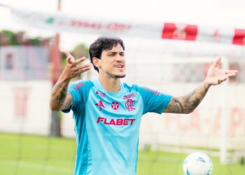 Pedro se reúne com elenco do Flamengo a portas fechadas e se explica após críticas de Filipe Luís