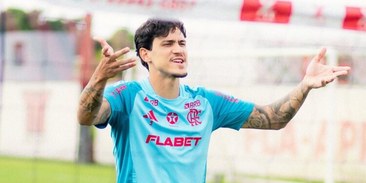 Pedro se reúne com elenco do Flamengo a portas fechadas e se explica após críticas de Filipe Luís
