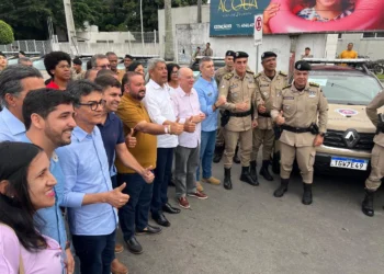 Governo do Estado entrega 65 novas viaturas em Feira de Santana e ultrapassa 700 veículos entregues em 2025