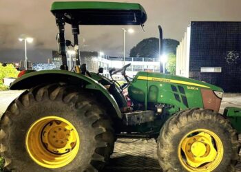 Trator avaliado em meio milhão de reais é furtado em Feira de Santana