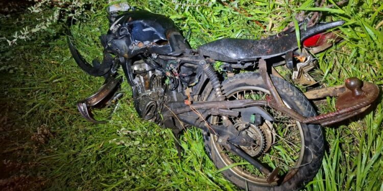 Motociclista morre após colisão com caminhão boiadeiro na BR-324