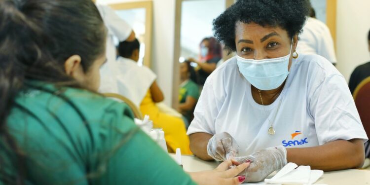 Senac Bahia abre inscrições para mais de 490 vagas em cursos técnicos