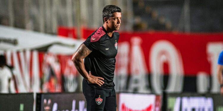 Vitória demite Thiago Carpini