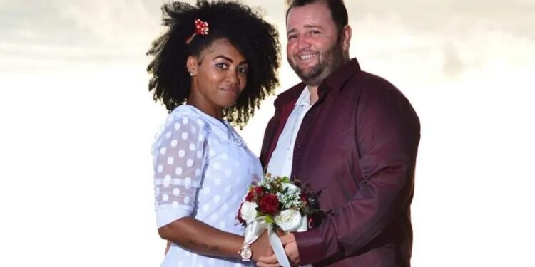 Homem é condenado a 56 anos e 3 meses de prisão por matar esposa e esfaquear enteado em Salvador