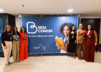 Feira de Santana marca presença em evento nacional sobre alfabetização e acompanhamento escolar em Fortaleza