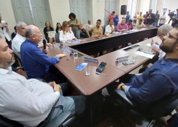 José Ronaldo empossa 11 servidores concursados e convoca mais 208