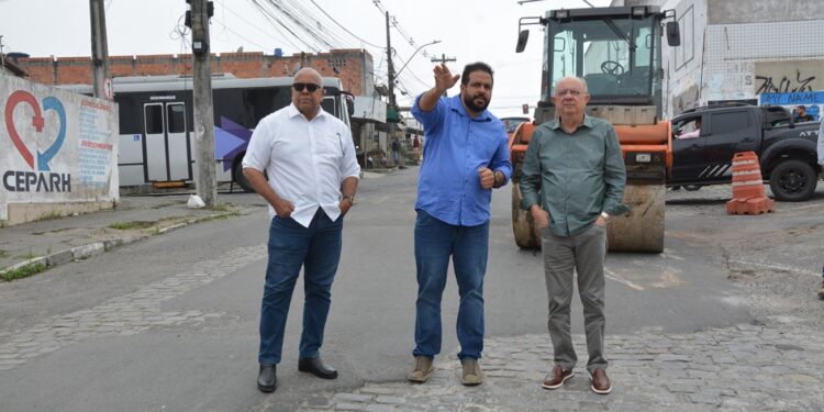 Prefeitura inicia asfaltamento de vias estratégicas no entorno do Terminal Central