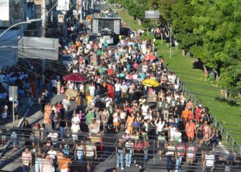 30ª Marcha pra Jesus reúne fiéis em oração por Feira