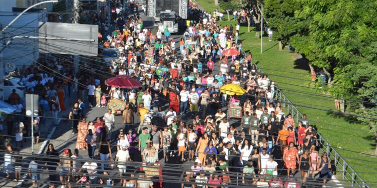 30ª Marcha pra Jesus reúne fiéis em oração por Feira