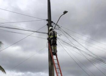 Manutenção da iluminação pública é o serviço mais solicitado pelo aplicativo Fala Feira e o 156