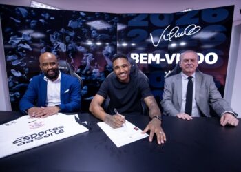 Corinthians anuncia a contratação do atacante Vitinho até o fim de 2026