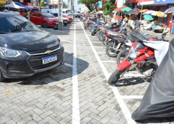 Prefeitura sinaliza a rua Marechal Deodoro