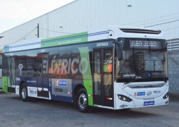 Ônibus elétrico entra em operação em Feira de Santana em caráter experimental