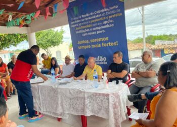 Prefeito recebe relatório de reivindicações de moradores do povoado Morrinhos, em Jaguara